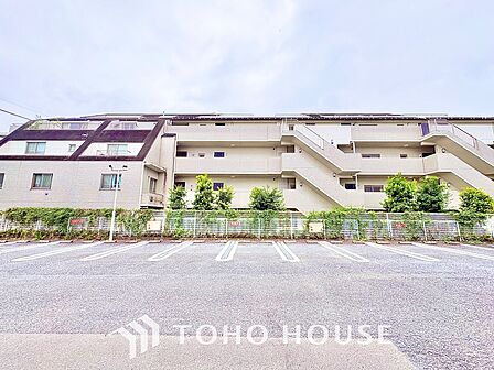 叶えたかったのは落ち着きのあるナチュラルな風合い、そして開放感があるリビング。優雅な気分に浸れる幸せな時間を家族が自然と集まりたくなるこの空間で。