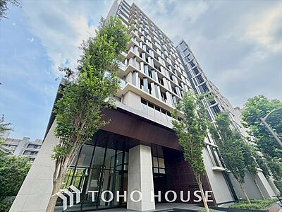 外観：あなたの一日を、まっすぐ彩る。朝の光が差し込むリビングで、家族の笑い声が弾ける。