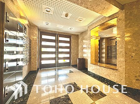 【ENTRANCE】◆家族◆家で家族と過ごす時間は限られている。帰りを待つ家族の元へと急ぐときの弾む思い。そんな思いを引き立てる邸宅。