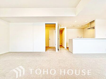 【リビング】家族が自然と集まりたくなる、心地よい広さの空間。