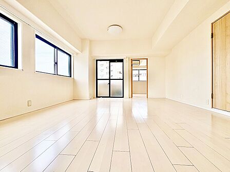 【リビング】家族が自然と集まりたくなる、心地よい広さの空間。