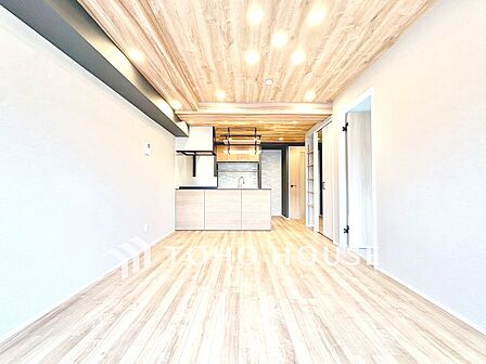 【リビング】家族が自然と集まりたくなる、心地よい広さの空間。