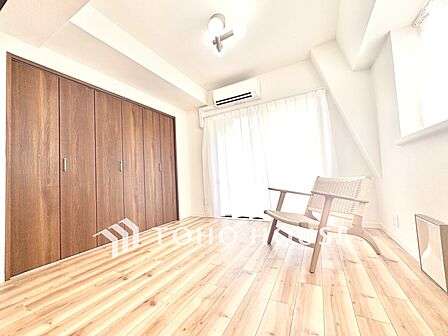 【居室】朝はやわらかな光に包まれ、気持ちよく一日始められます。