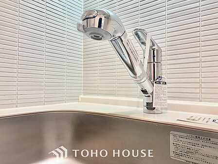 採光や風通しを考えて設計された間取り。近隣との視線を考え、街全体で調整される窓位置。外観だけでなく、そこに住まうご家族の心地よさを最優先しました。
