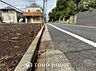 外観：ほんの少しのこだわり。ちょっとした色使いがその家がもつ雰囲気、趣（おもむき）を携え、暮らす家族や訪ねてくる友人・知人に新鮮な香りを運んできます。