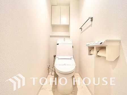 【トイレ】落ち着いた空間に仕上がっており快適にご使用できそうです。