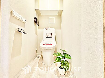 【トイレ】落ち着いた空間に仕上がっており快適にご使用できそうです。