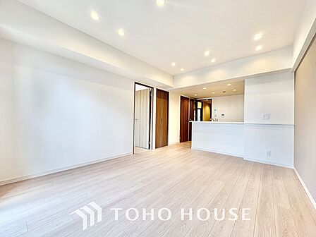 ◆瀟洒な空間◆落ち着きのある彩が見事に調和させた瀟洒な空間を演出。ここに集まる家族の会話と笑顔が絶え間なく続く幸せな空間。