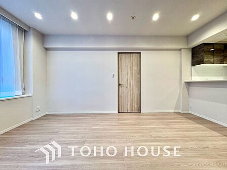 【LIVING】◆住む喜び、楽しさ、感動◆を君と共有したい。いつまでもずっと家族を見渡せるこの広い空間で。