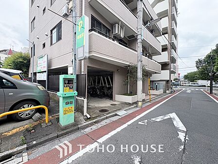 【smart design】太陽の光をスマートにリビングへ。優しくいざなわれた採光が朝は目を覚ませ、昼はくつろぎ、そして夕刻には温もりを与える。他にはないおしゃれなデザインで。