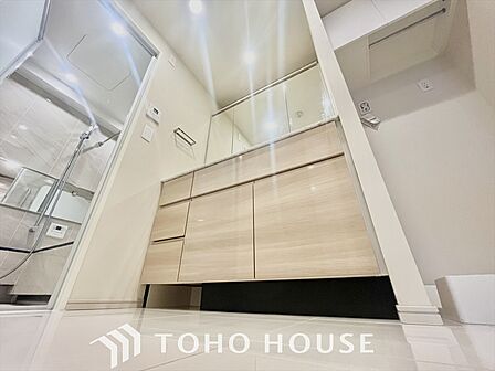 【光に飛び込む】ドアを開けるとそこは光が包むあたたかい空間。リビングの居住スペースに注目が集まりがちですが、それぞれの居室にも最大限の配慮がなされています。