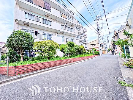 ほんの少しのこだわり。ちょっとした色使いがその家がもつ雰囲気、趣(おもむき)を携え、暮らす家族や訪ねてくる友人・知人に新鮮な香りを運んできます。