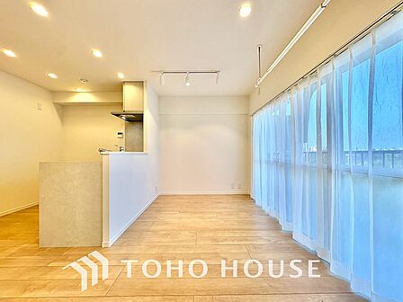 【LIVING】◆Sunshine◆光が燦々と入り、いるだけで気持ちいい。「開放的でゆとりあるお部屋です。」