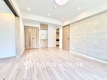 ◆窓を開けると◆冷涼な風、そよぐリビング。だんらんの場所はここから始まり、ここで終わる。家族の笑顔が集う素敵な場所だから、こだわり抜いた思いが詰まっているのだと思う。