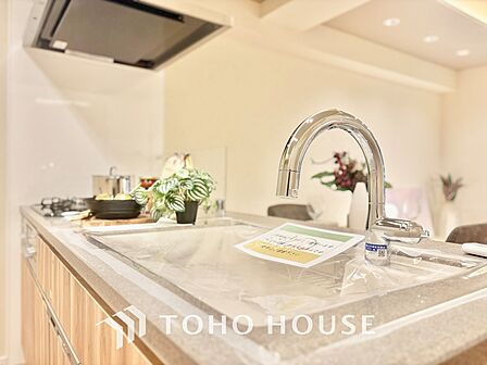 【KITCHEN】◆ワクワク◆開放的で機能性も高いシステムキッチン。お子様は毎日のご飯にワクワク！