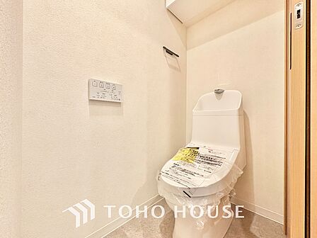 清潔感あふれる快適なトイレ。毎日を心地よく過ごせるおすすめポイントです。