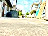 外観：【FRONT ROAD】◆安心◆して歩ける。安心して家族の帰りを待てる。そんな安心を感じさせる広々とした道路。