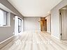リビング/ダイニング：【LIVING】◆眩い◆光が燦々と入り、家族の笑顔を照らす。「いつまでも続いて」と願う夢のような毎日がここにある。