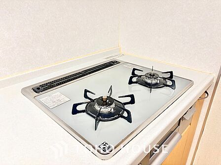 可能な限り余計なものを省いた3口コンロ。美しさと機能性を兼ね備えたスタイルはきっと何年もあなたの味方です。