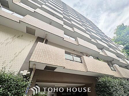 ここにはみんなが集い、食事と楽しい会話が始まる。