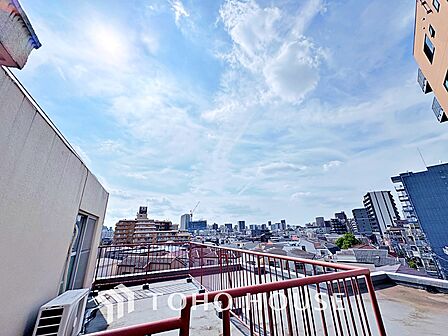 ほんの少しのこだわり。ちょっとした色使いがその家がもつ雰囲気、趣（おもむき）を携え、暮らす家族や訪ねてくる友人・知人に新鮮な香りを運んできます。