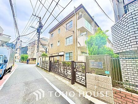 漂う上質な空気感、マンションに入れば「おかえりなさい」と笑顔で迎えてくれるエントランス。最良の心配りを感じるマンションでした。
