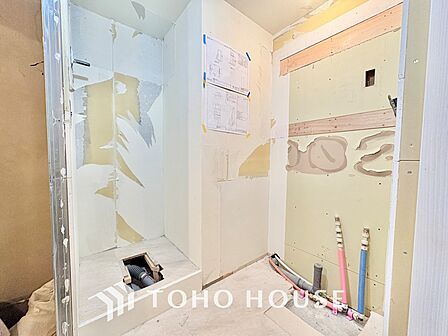 【改装中】気持ちの良い朝をつくりだし、夕方には笑顔を取り戻させてくれるミラー。パウダールームはいつでも本来の自分を取り戻せる空間。明るく仕上げてあります。