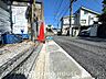 外観：ほんの少しのこだわり。ちょっとした色使いがその家がもつ雰囲気、趣（おもむき）を携え、暮らす家族や訪ねてくる友人・知人に新鮮な香りを運んできます。