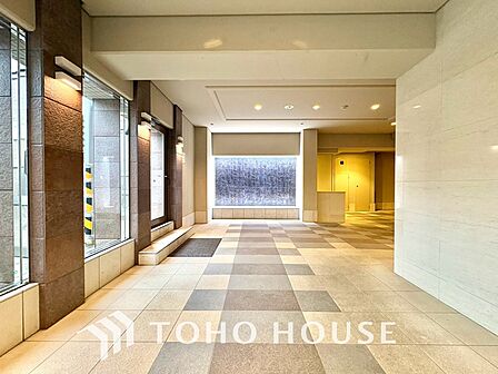 【ENTRANCE】◆そびえ立つ◆我が家のシンボル。遠くの空が赤く染まる夕べが待ち遠しい。