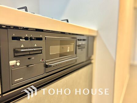 【KITCHEN】◆開放的◆後片付けが楽なシステムキッチン。収納スペースの充実!