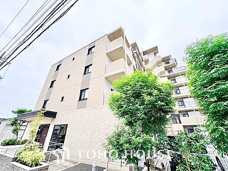 【そよぐ風、緑の香り】澄み切った空気。移ろう季節の中、ゆっくりと流れる時間を、大切な人と愛でる至福。幸せを噛みしめる穏やかな生活。