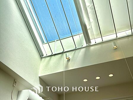 【居室】朝はやわらかな光に包まれ、気持ちよく一日始められます。
