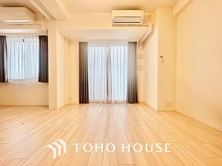 【LIVING】◆眩い◆光が燦々と入り、家族の笑顔を照らす。「いつまでも続いて」と願う夢のような毎日がここにある。
