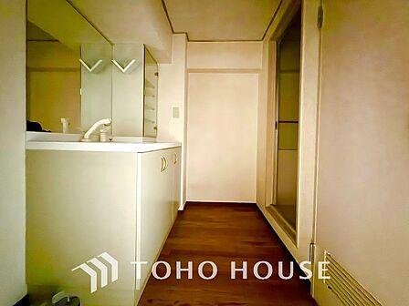 【WASHROOM】◆快適◆煌びやかな暮らしの中にも忘れたくない快適さ。大きな収納が助けてくれます。