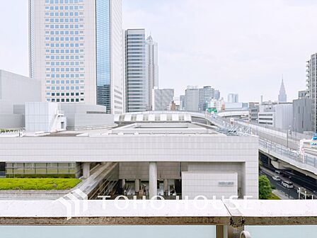【BALCONY】◆BLUE SKY◆自然の心地よさに包まれる。大開口の外に広がるのは爽やかな青空。