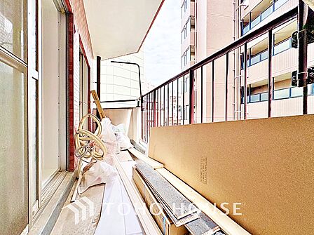 【バルコニー】陽当たりがよく、お洗濯も気持ちよくこなせそうです。