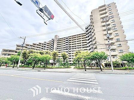 【そよぐ風、緑の香り】澄み切った空気。移ろう季節の中、ゆっくりと流れる時間を、大切な人と愛でる至福。幸せを噛みしめる穏やかな生活。