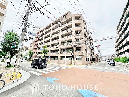 【そよぐ風、緑の香り】澄み切った空気。移ろう季節の中、ゆっくりと流れる時間を、大切な人と愛でる至福。幸せを噛みしめる穏やかな生活。