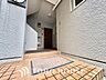 エントランス：【ENTRANCE】◆そびえ立つ◆我が家のシンボル。遠くの空が赤く染まる夕べが待ち遠しい。