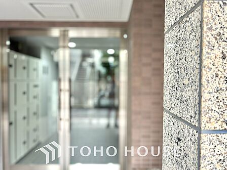 【ENTRANCE】◆家族◆家で家族と過ごす時間は限られている。帰りを待つ家族の元へと急ぐときの弾む思い。そんな思いを引き立てる邸宅。