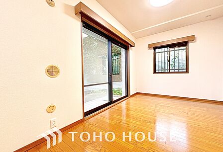 ここはみんなが集い、食事と楽しい会話が始まる場所。話に夢中になりすぎて、ついつい時を忘れ、夜半過ぎになってしまう。