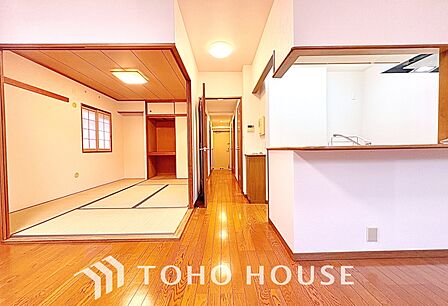 ◆瀟洒な空間◆落ち着きのある彩が見事に調和させた瀟洒な空間を演出。ここに集まる家族の会話と笑顔が絶え間なく続く幸せな空間。