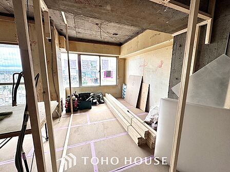 【Ease】家族個々の安らぎの空間。プライベートなBedRoomは暮らす方の感性で造り上げたいもの。誰もが好みで飾れるシンプルな室内に仕上げてあります。