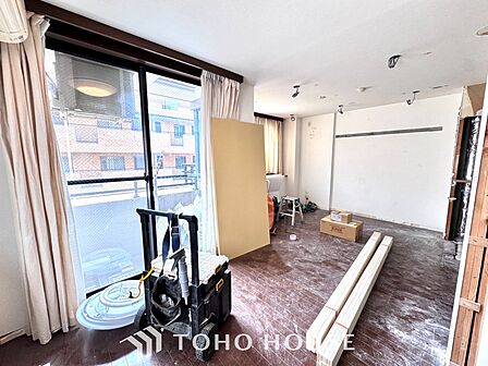 【Ease】家族個々の安らぎの空間。プライベートなBedRoomは暮らす方の感性で造り上げたいもの。誰もが好みで飾れるシンプルな室内に仕上げてあります。