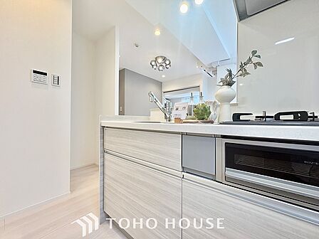 【Kitchen】キッチンは家族の絆を育む大切な空間。シンプルで使い易いSystemKitchenで愉しく作る料理は愛情のある美味しいご馳走に。