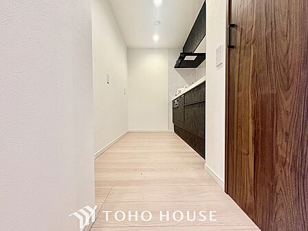 ここにはみんなが集い、食事と楽しい会話が始まる。話に夢中になりすぎて、ついつい時を忘れ夜半過ぎになってしまう。そんな束の間の幸せを感じさせてくれる場所でありたい。
