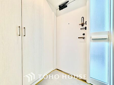 真っ直ぐに行く。新たな生活へ。これから歩むその一足がまた新たな道となる。