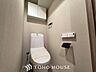 トイレ：【toilet】トイレットペーパーの使用回数を減らせることです。 シャワートイレを使用すれば、洗浄して汚れを落とすことができるため、トイレットペーパーの使用を最小限にとどめることができます。
