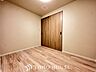 室内：【Ease】家族個々の安らぎの空間。プライベートなBedRoomは暮らす方の感性で造り上げたいもの。誰もが好みで飾れるシンプルな室内に仕上げてあります。