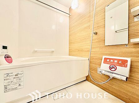 一日の疲れをじんわりと解きほぐす、ゆとりあるバスルーム。足を伸ばして湯船に浸かり、心も体もリフレッシュできます。毎日のバスタイムが至福のひとときになる安らぎの空間です。